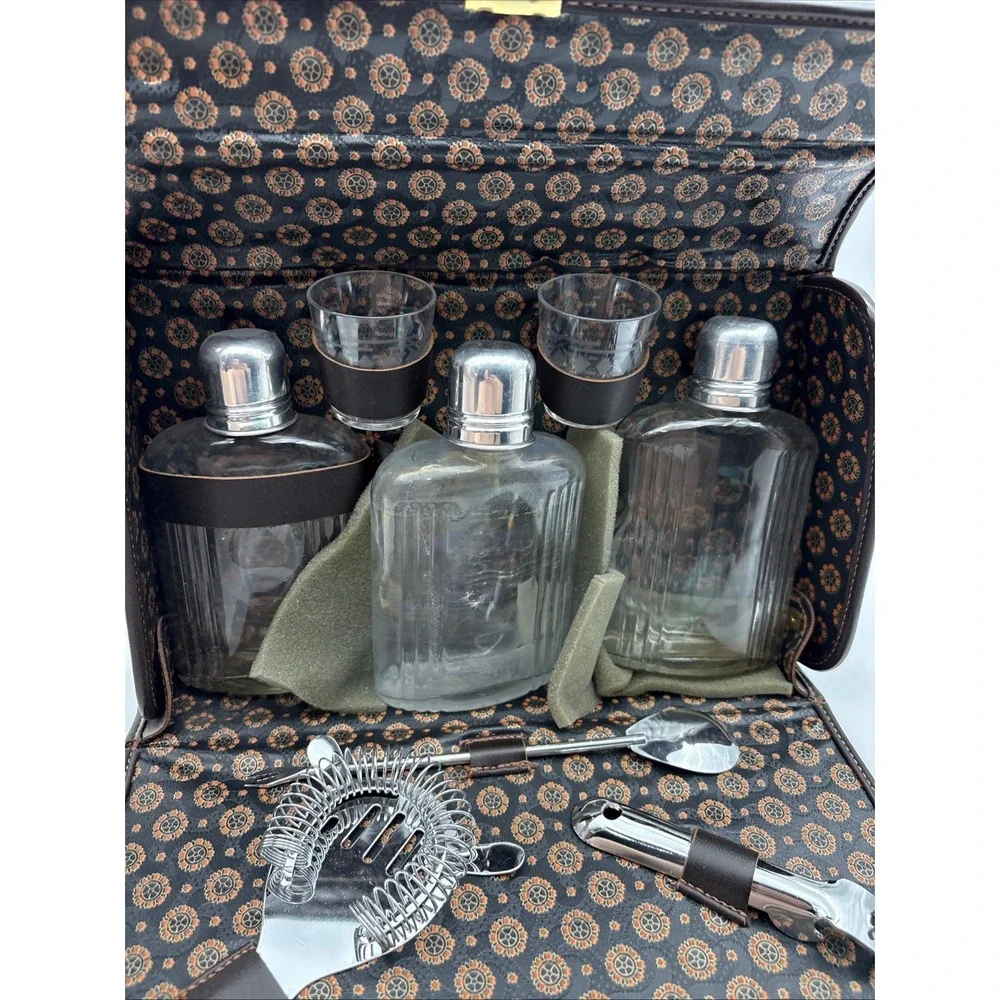 Vintage Travel Bar Set 3 Flasks 2 Shot Glasses Leather Carrying Case Brown Retro